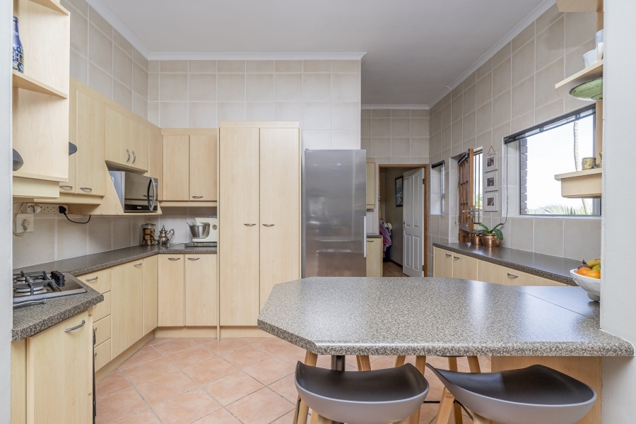 5 Bedroom Property for Sale in Protea Heights Western Cape